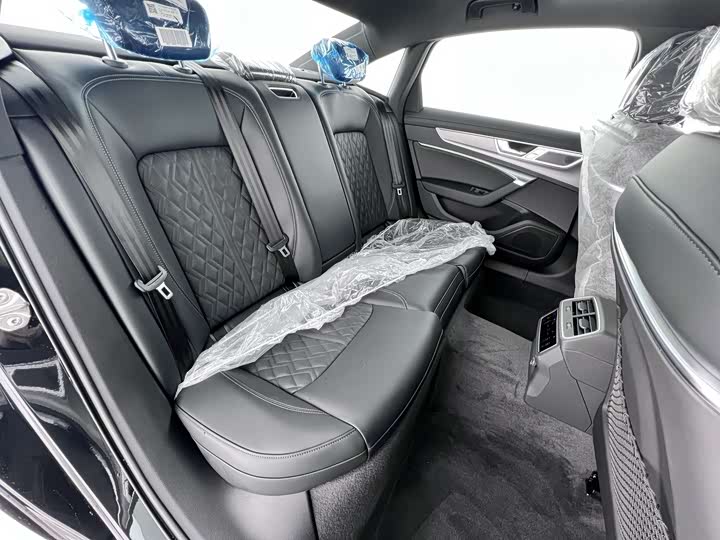 Фото 8 - Audi A6L