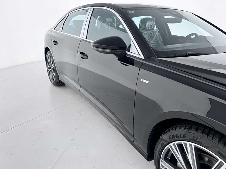 Фото 9 - Audi A6L