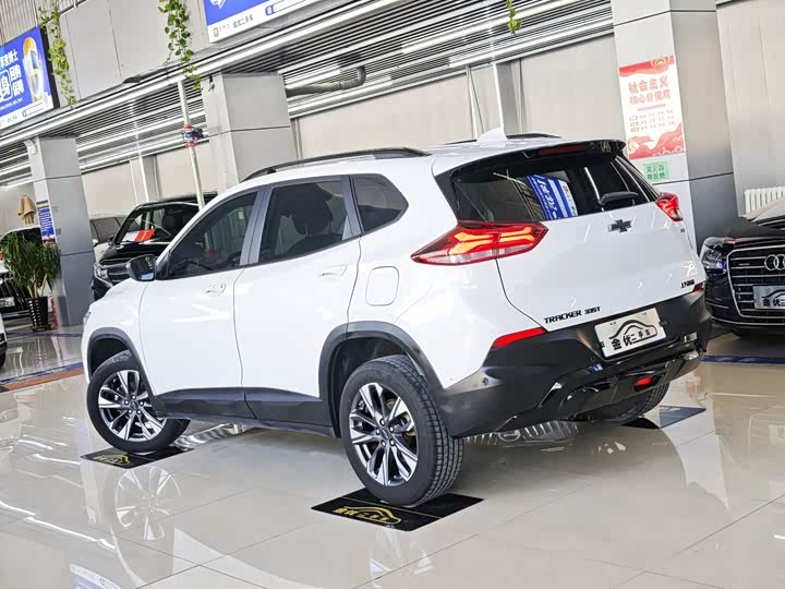 Фото 3 - Chevrolet Tracker