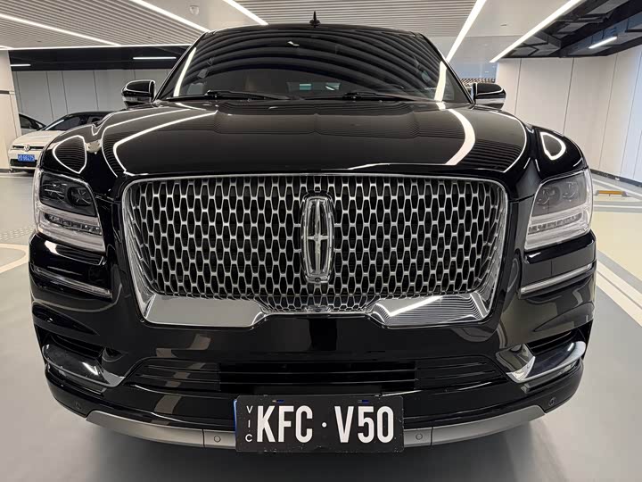 Photo 2 - Lincoln Navigator