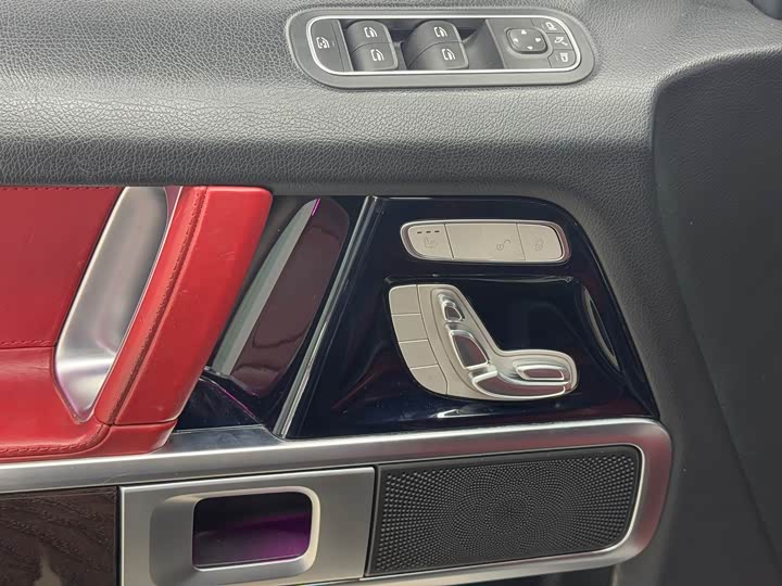 Фото 9 - Mercedes-Benz G-Class