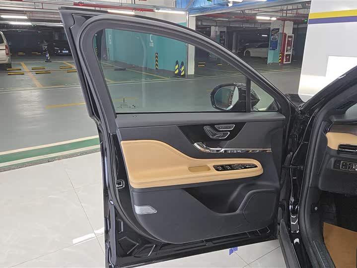 Photo 7 - Lincoln Corsair