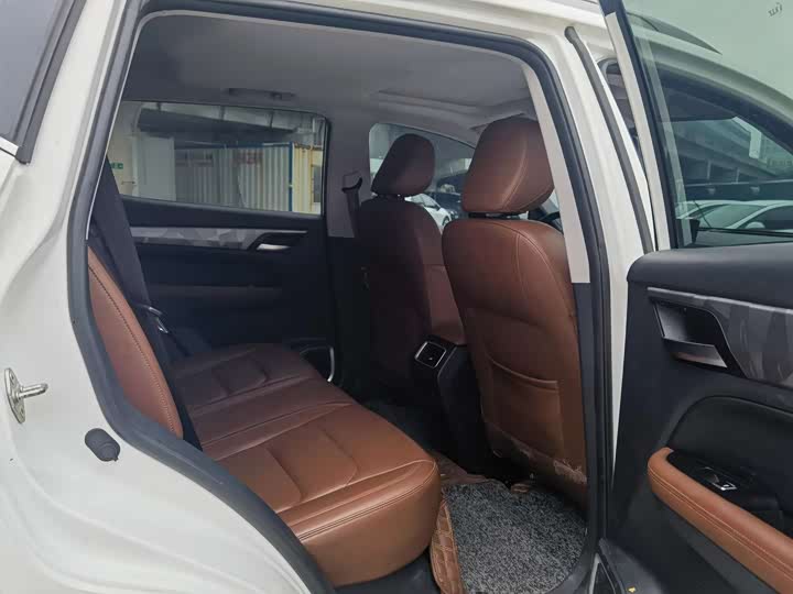 Фото 7 - Geely Vision X6