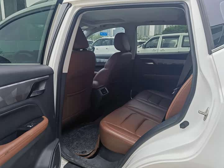 Фото 8 - Geely Vision X6