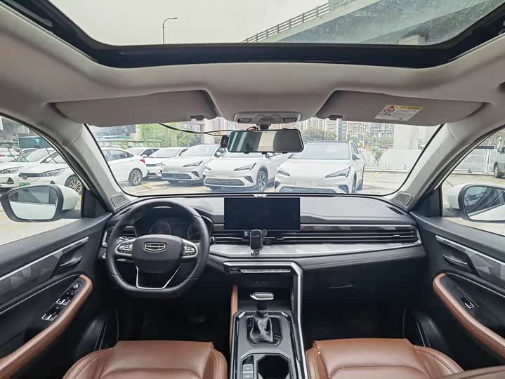 Фото 9 - Geely Vision X6