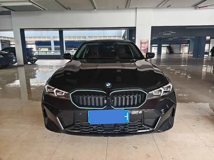 Photo 2 - BMW 3 Series