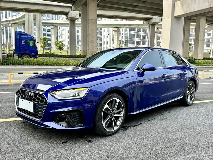 Фото 1 - Audi A4L