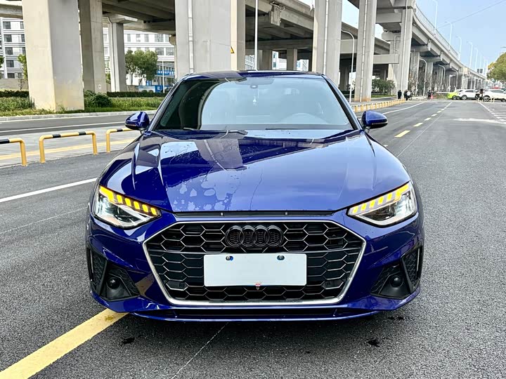 Фото 2 - Audi A4L