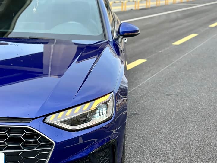 Фото 4 - Audi A4L