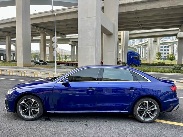 Фото 5 - Audi A4L