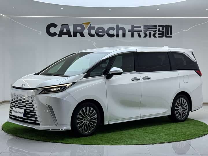 Фото 1 - Lexus LM