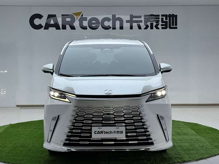 Фото 3 - Lexus LM