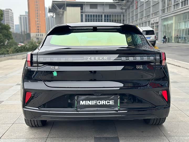 Photo 6 - Zeekr 001