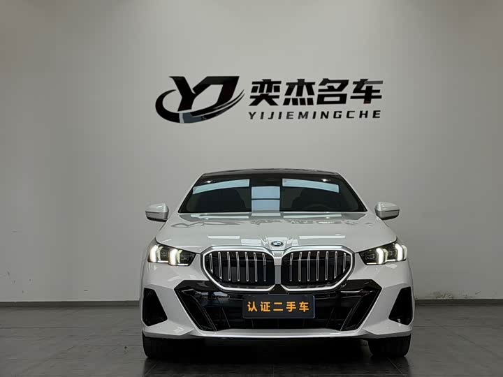 Фото 2 - BMW 5 Series