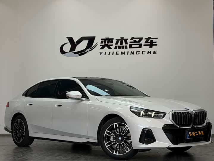 Фото 3 - BMW 5 Series