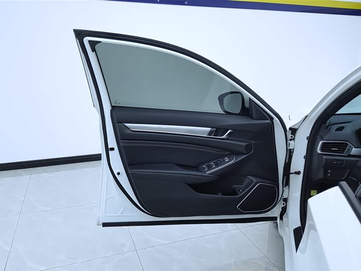 Фото 7 - Honda Inspire