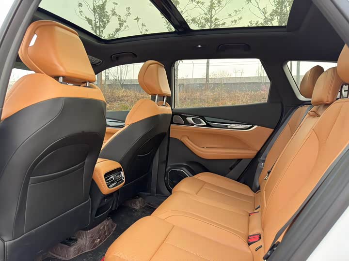 Photo 6 - Geely Atlas L