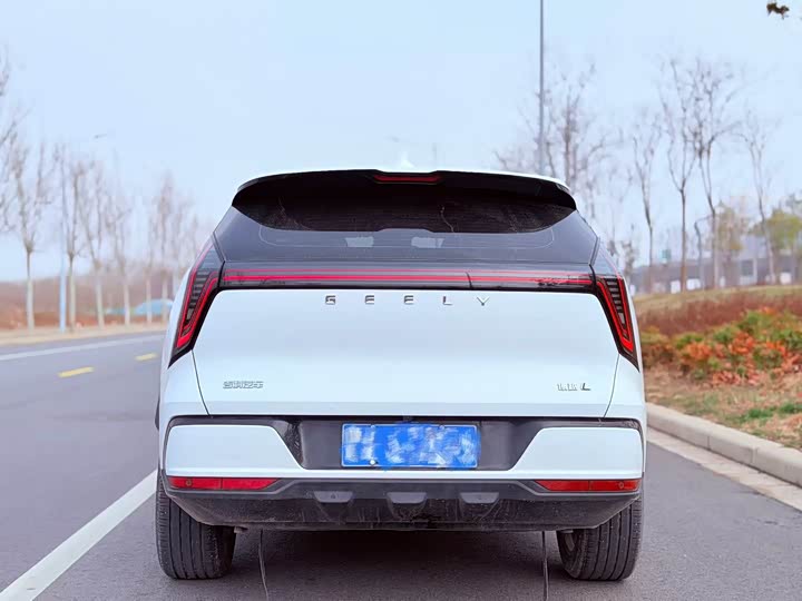 Photo 8 - Geely Atlas L