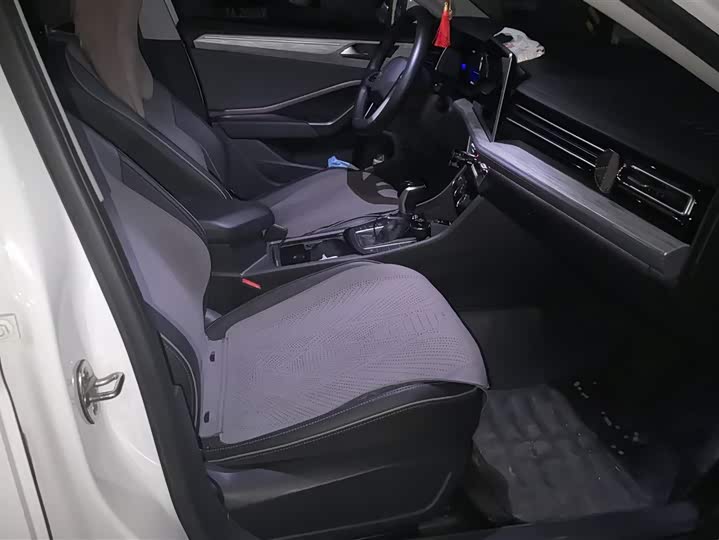 Фото 8 - Volkswagen Sagitar L