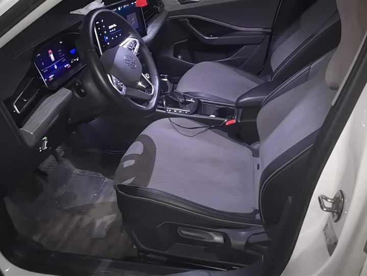 Фото 9 - Volkswagen Sagitar L