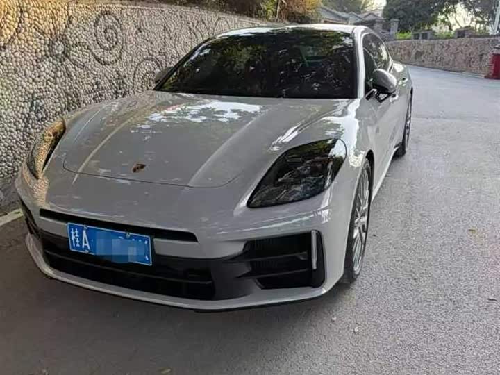 Фото 1 - Porsche Panamera