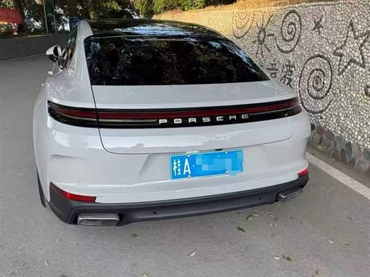 Фото 2 - Porsche Panamera