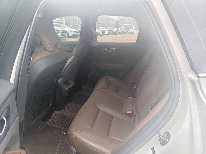 Фото 6 - Volvo XC60