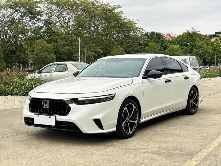 Фото 1 - Honda Inspire