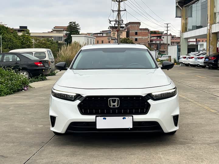 Фото 2 - Honda Inspire