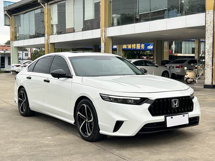 Фото 3 - Honda Inspire