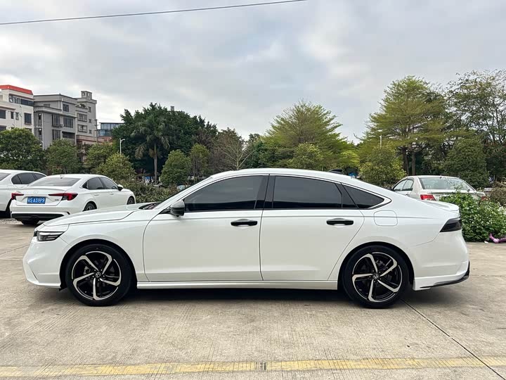 Фото 4 - Honda Inspire