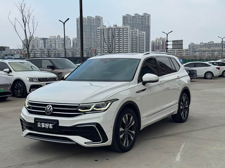 Фото 1 - Volkswagen Tiguan L Pro