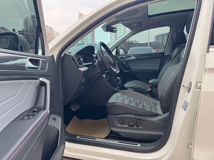 Фото 4 - Volkswagen Tiguan L Pro