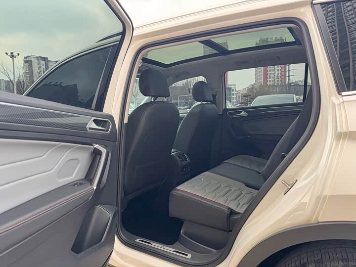 Фото 5 - Volkswagen Tiguan L Pro