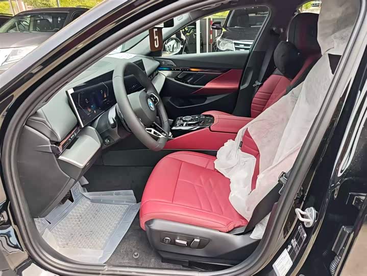 Фото 5 - BMW 5 Series