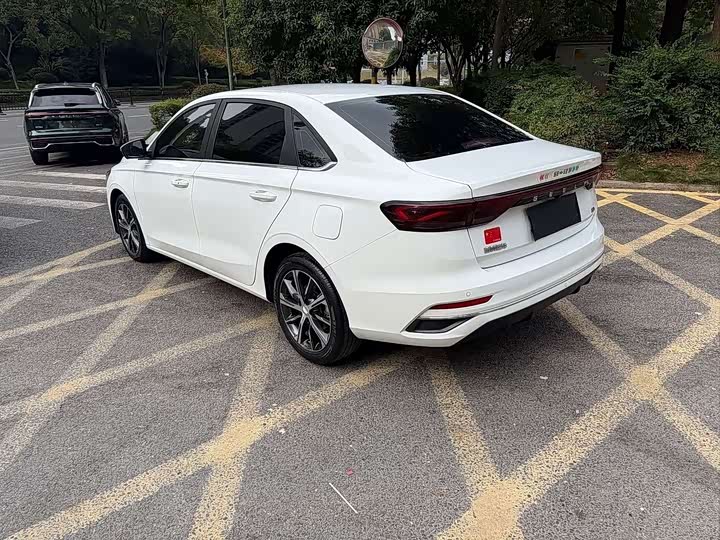 Фото 7 - Geely Emgrand