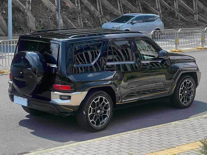 Фото 3 - Tank 700 Hybrid