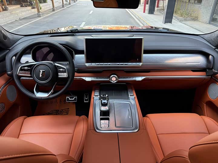 Фото 5 - Tank 700 Hybrid