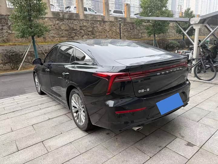 Фото 6 - Bestune B70