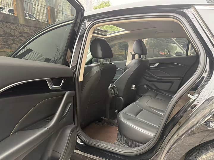 Фото 9 - Bestune B70