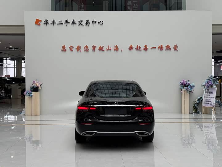 Фото 4 - Mercedes-Benz E-Class