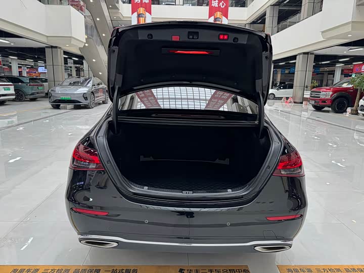 Фото 7 - Mercedes-Benz E-Class