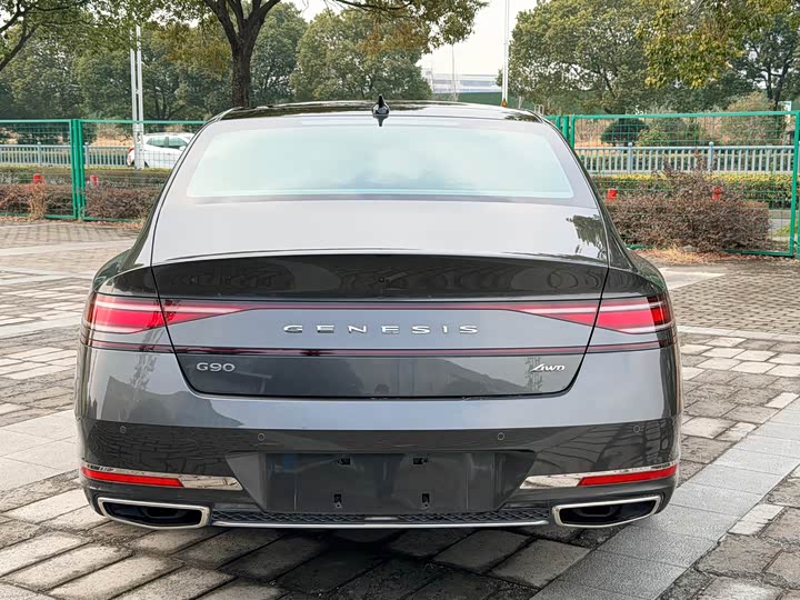 Photo 4 - Genesis G90