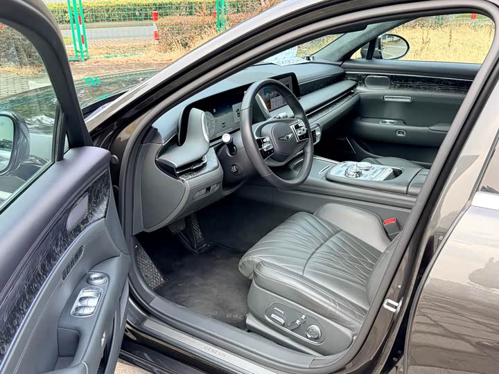 Photo 6 - Genesis G90