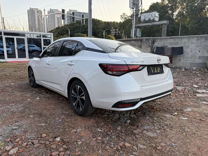 Фото 4 - Nissan Sylphy