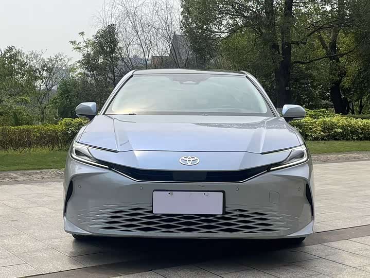Фото 2 - Toyota Camry