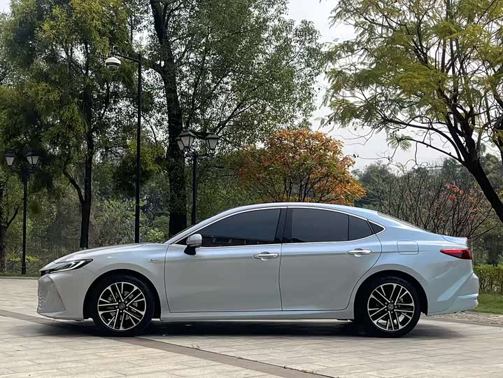 Фото 6 - Toyota Camry