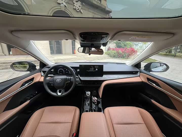 Фото 9 - Toyota Camry