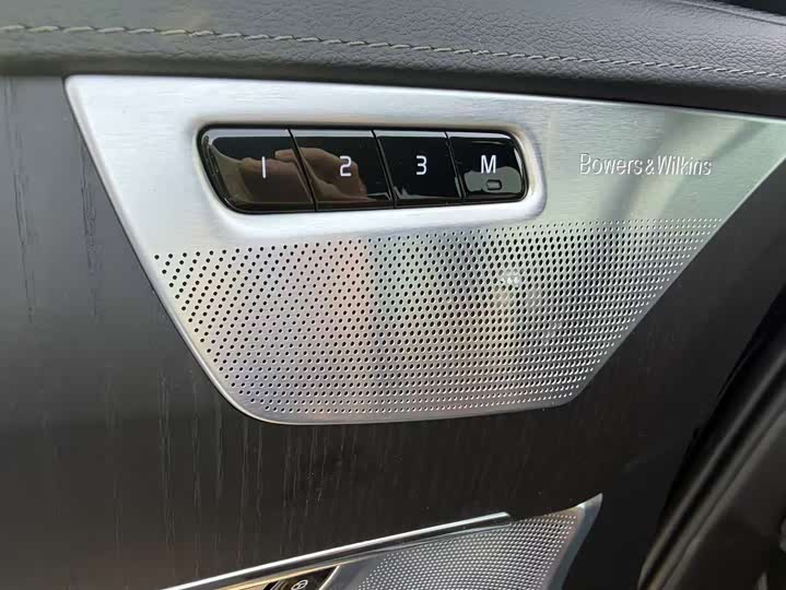 Фото 7 - Volvo XC90