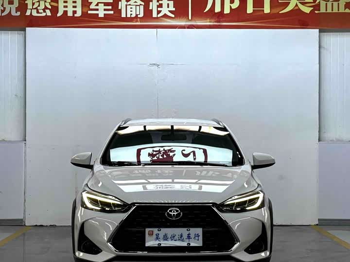 Фото 2 - Toyota Yaris L Hatchback